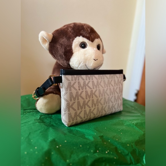 Michael Kors Belt Bag - Picture 2 of 9
